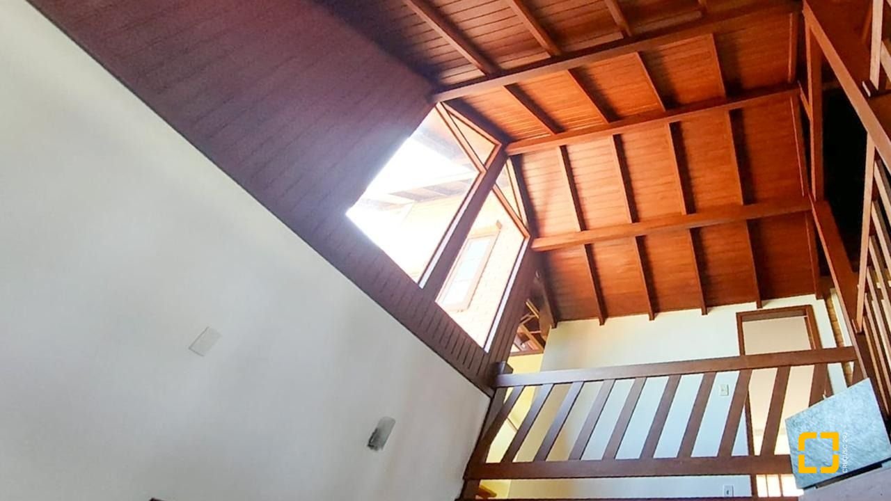 Casa com 210m², 4 quartos (sendo 2 suítes), 3 garagens, no bairro Morro das Pedras em Florianópolis