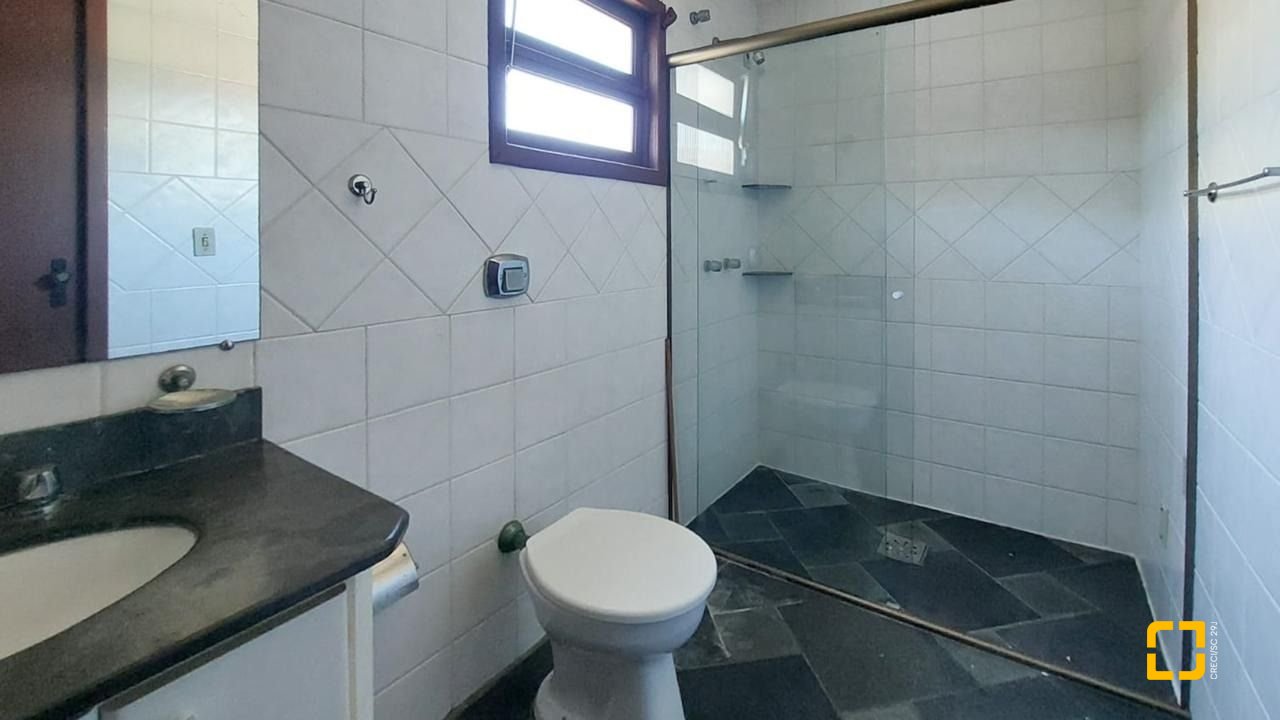 Casa com 210m², 4 quartos (sendo 2 suítes), 3 garagens, no bairro Morro das Pedras em Florianópolis
