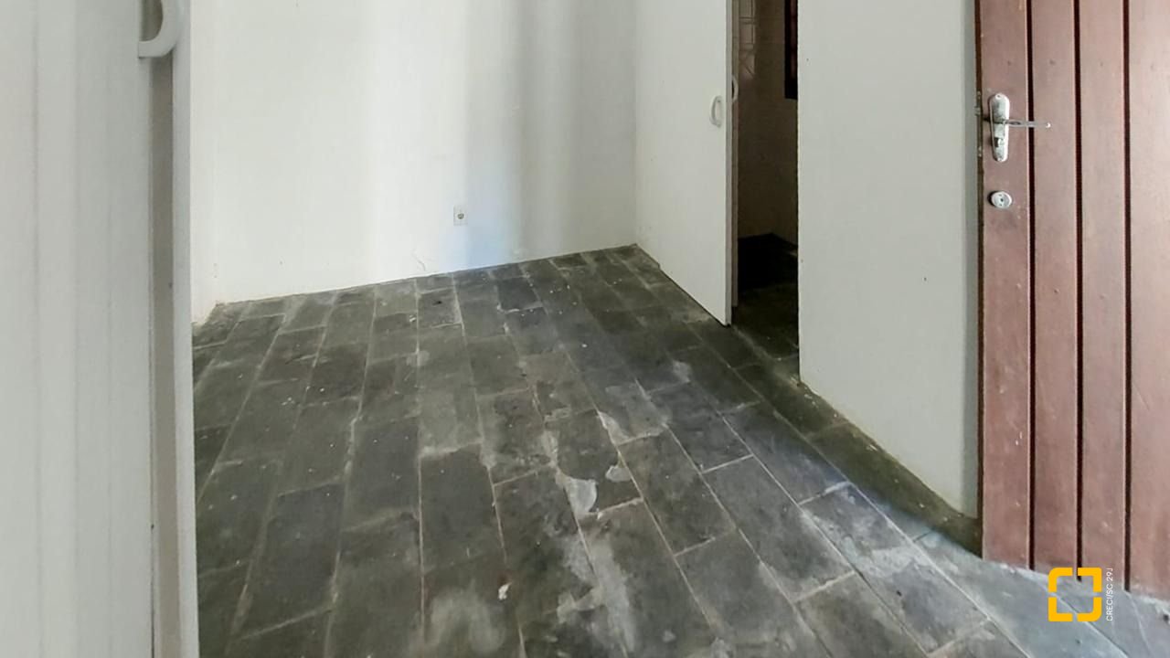 Casa com 210m², 4 quartos (sendo 2 suítes), 3 garagens, no bairro Morro das Pedras em Florianópolis