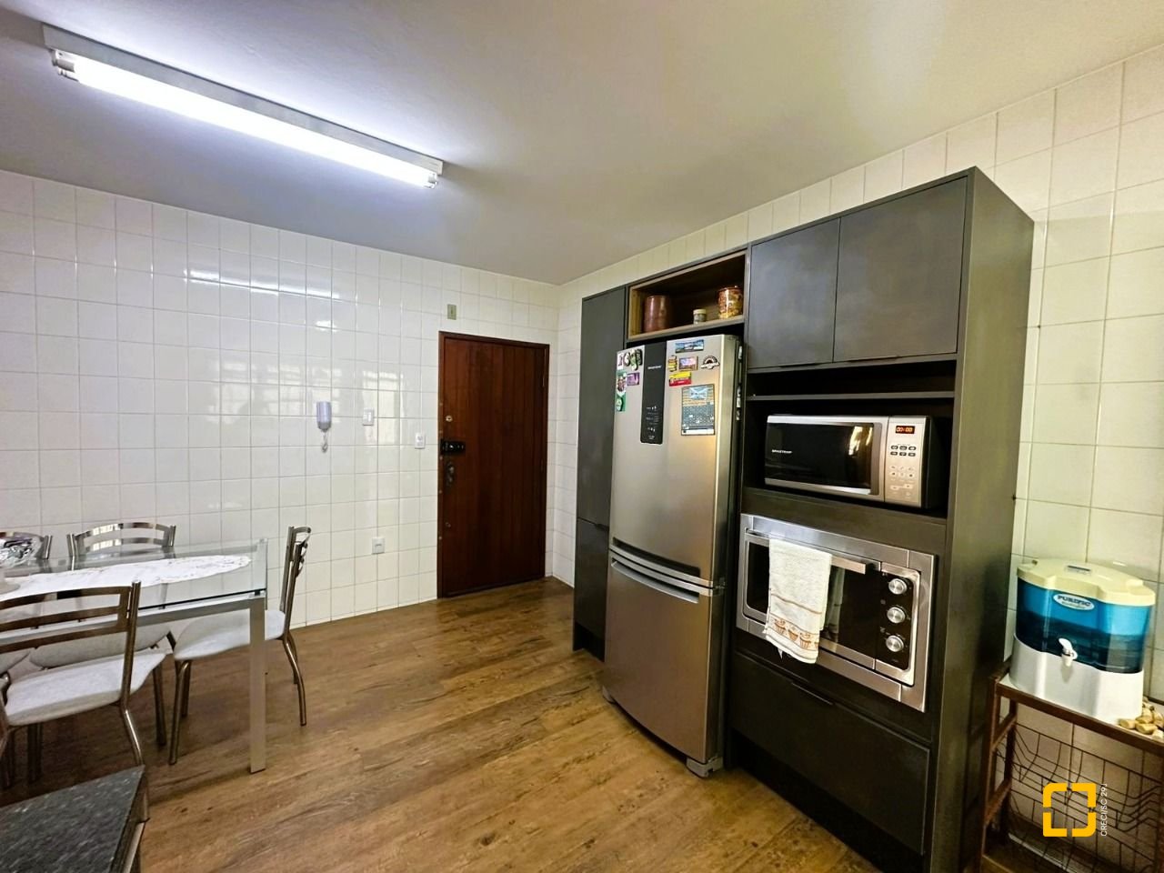 Apartamento com 147m², 4 quartos (sendo 1 suíte), no bairro Coqueiros em Florianópolis