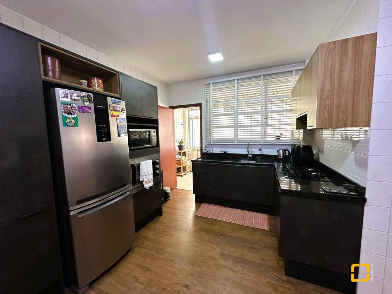 Apartamento com 147m², 4 quartos (sendo 1 suíte), no bairro Coqueiros em Florianópolis