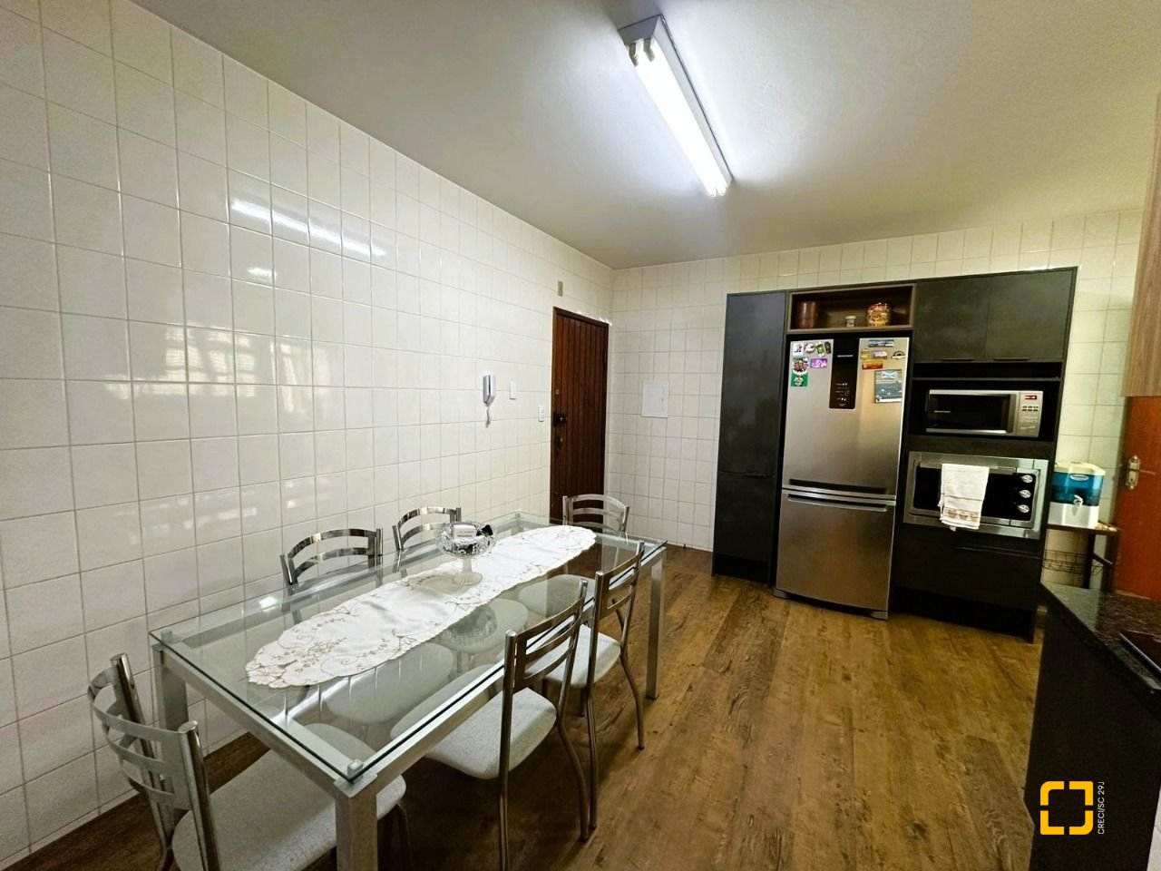 Apartamento com 147m², 4 quartos (sendo 1 suíte), no bairro Coqueiros em Florianópolis