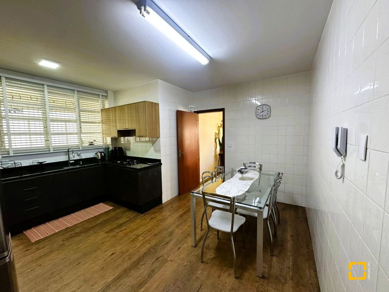 Apartamento com 147m², 4 quartos (sendo 1 suíte), no bairro Coqueiros em Florianópolis