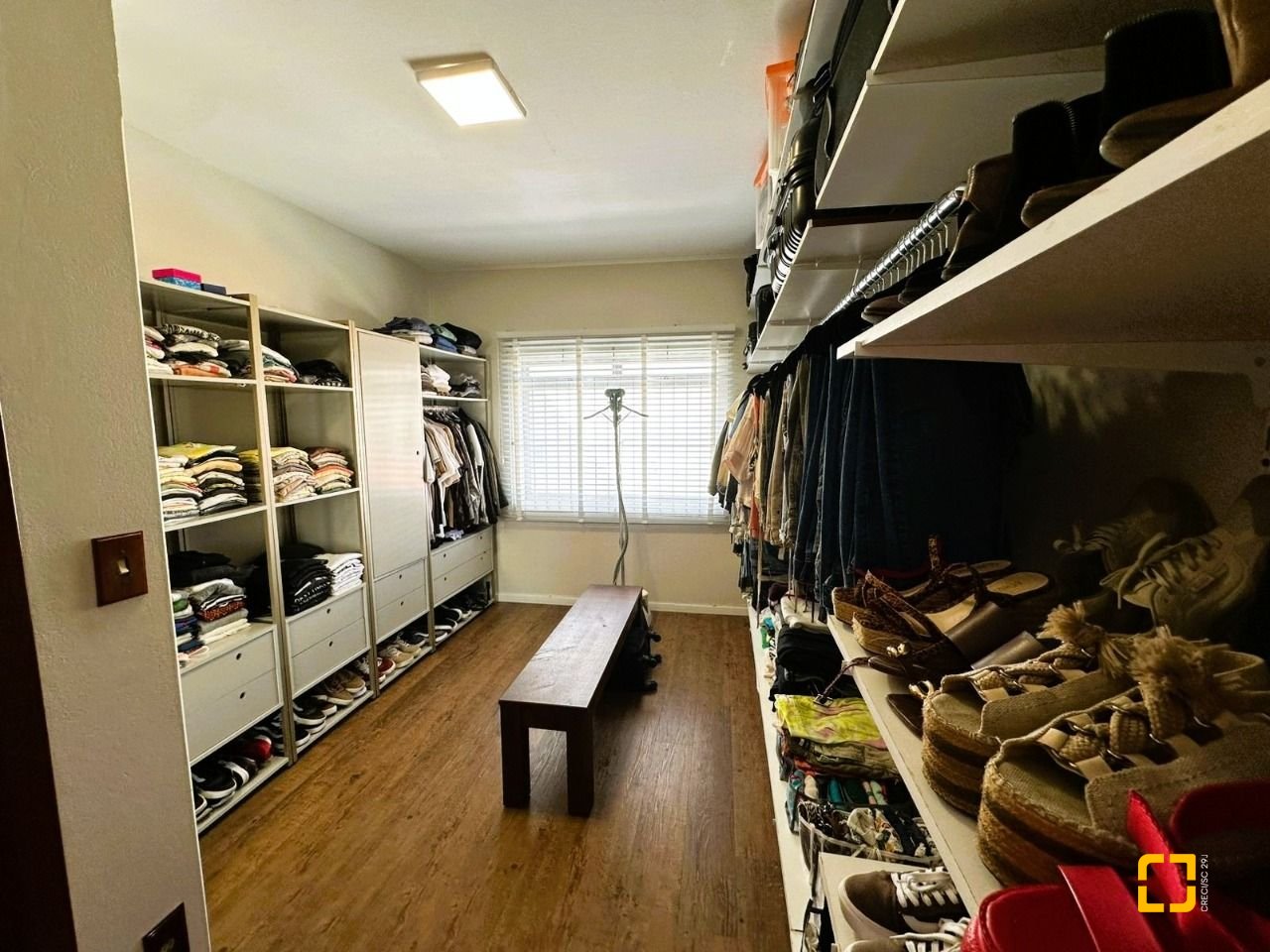 Apartamento com 147m², 4 quartos (sendo 1 suíte), no bairro Coqueiros em Florianópolis