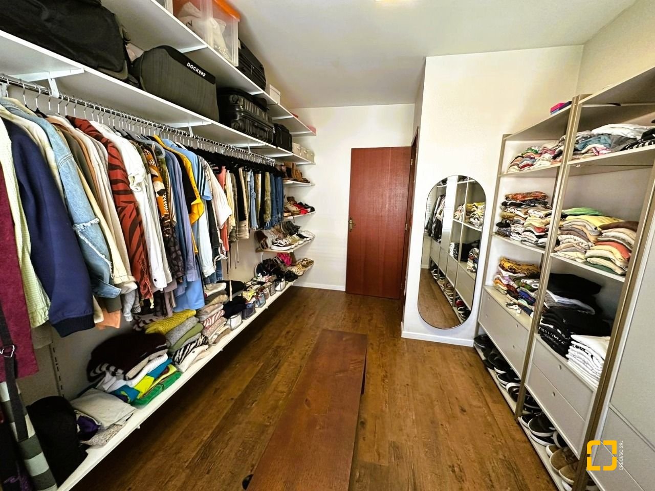 Apartamento com 147m², 4 quartos (sendo 1 suíte), no bairro Coqueiros em Florianópolis