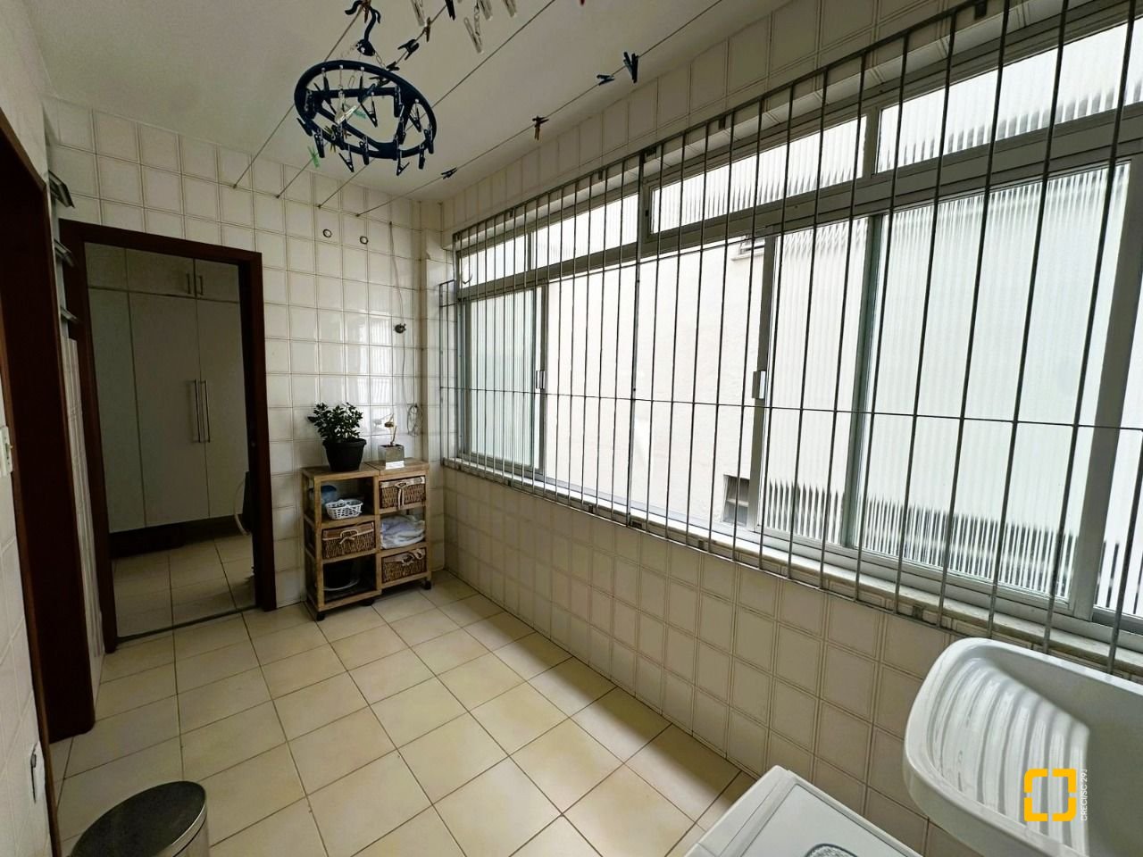 Apartamento com 147m², 4 quartos (sendo 1 suíte), no bairro Coqueiros em Florianópolis