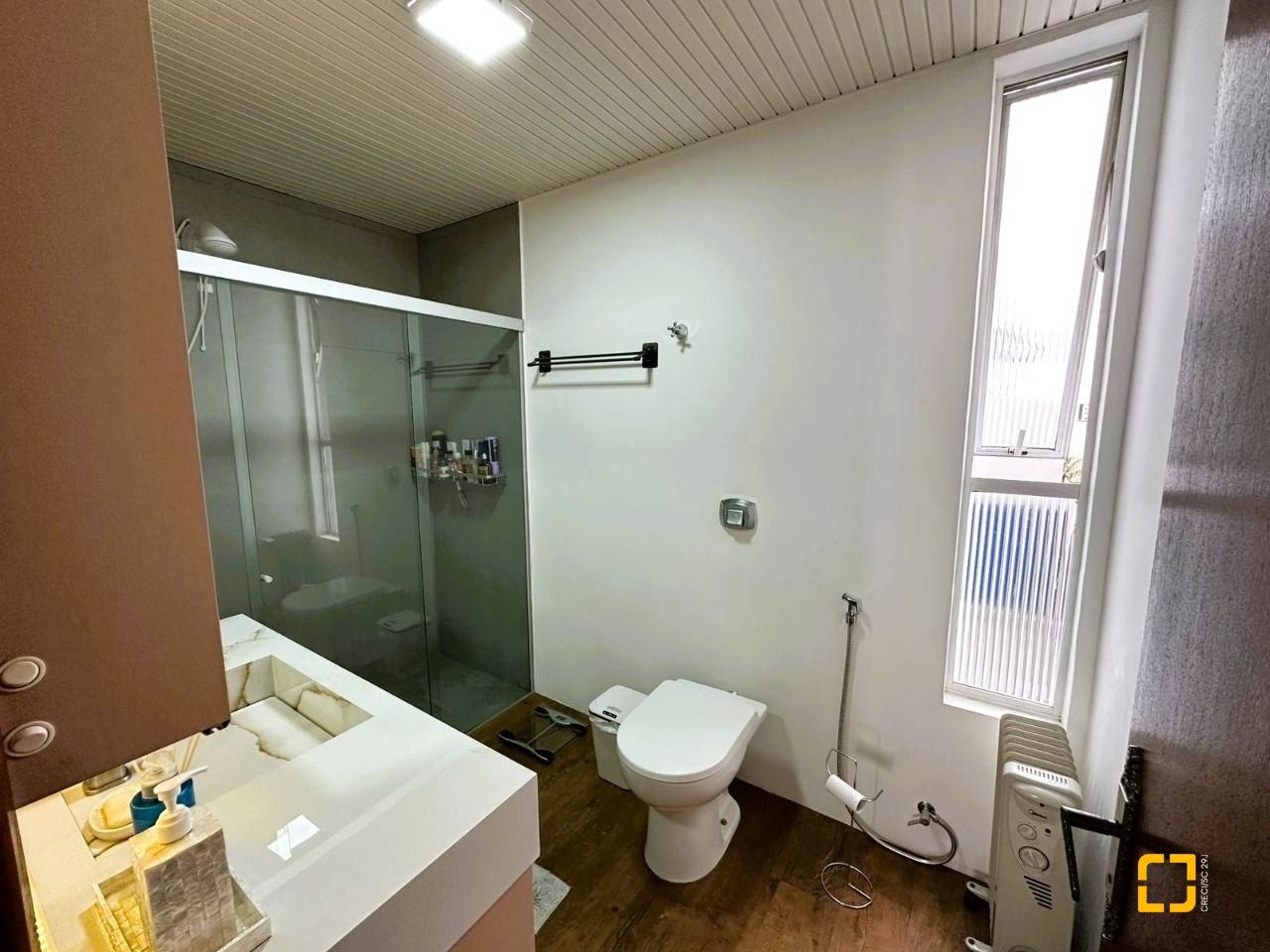 Apartamento com 147m², 4 quartos (sendo 1 suíte), no bairro Coqueiros em Florianópolis