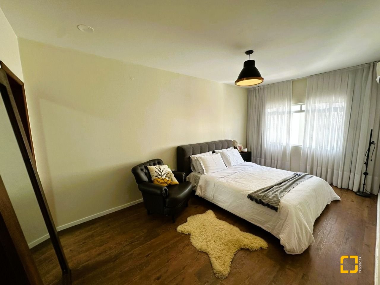 Apartamento com 147m², 4 quartos (sendo 1 suíte), no bairro Coqueiros em Florianópolis