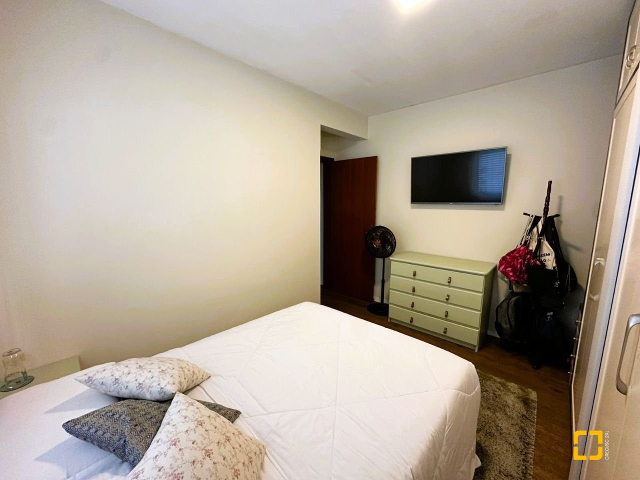 Apartamento com 147m², 4 quartos (sendo 1 suíte), no bairro Coqueiros em Florianópolis