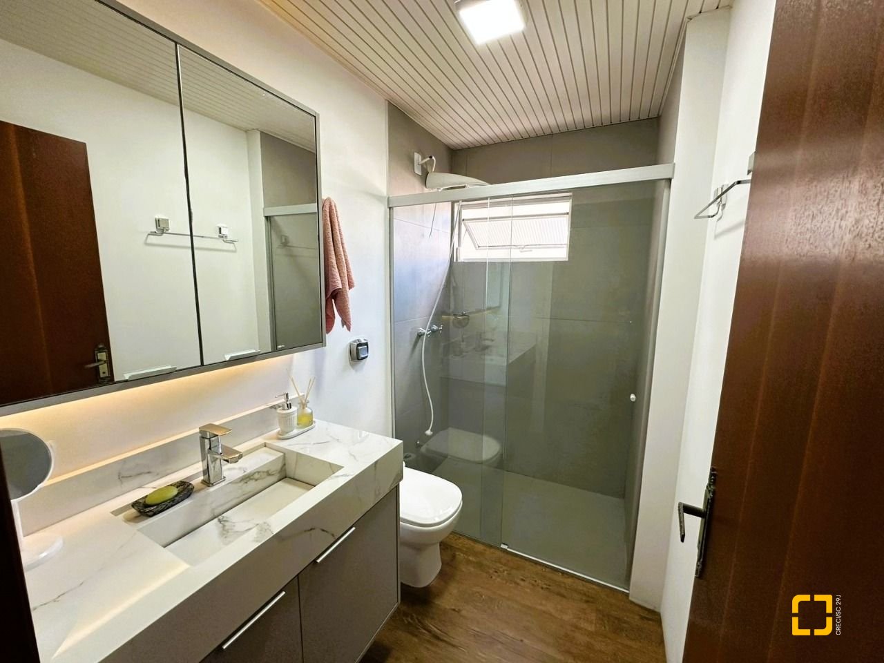 Apartamento com 147m², 4 quartos (sendo 1 suíte), no bairro Coqueiros em Florianópolis