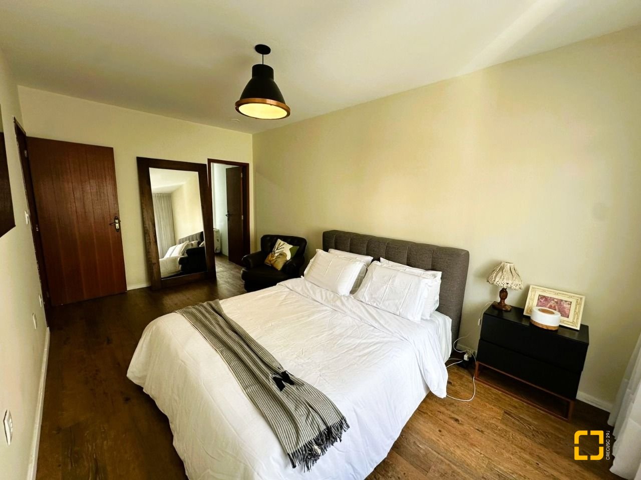 Apartamento com 147m², 4 quartos (sendo 1 suíte), no bairro Coqueiros em Florianópolis
