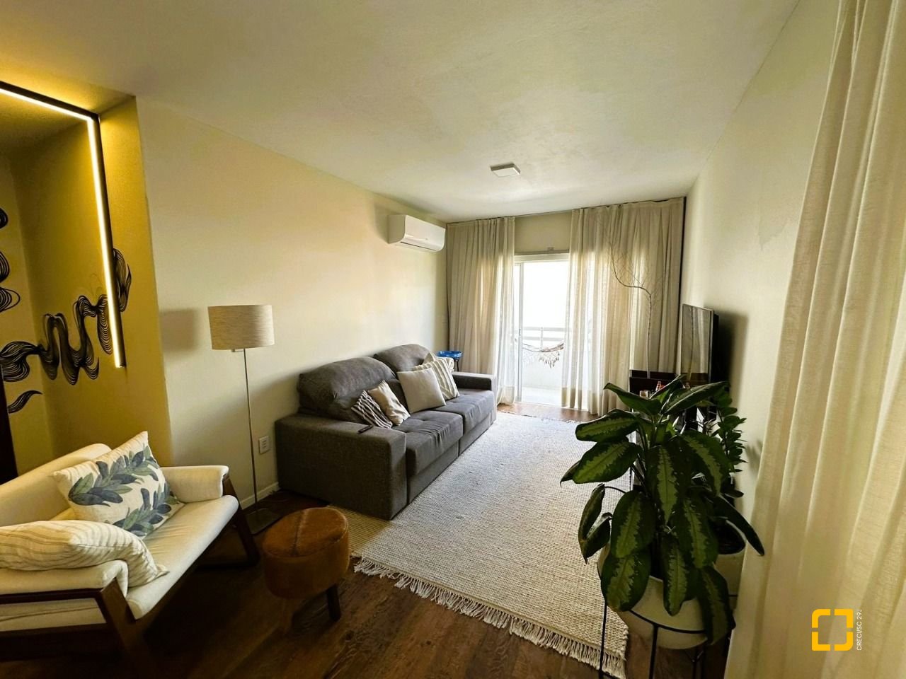 Apartamento com 147m², 4 quartos (sendo 1 suíte), no bairro Coqueiros em Florianópolis