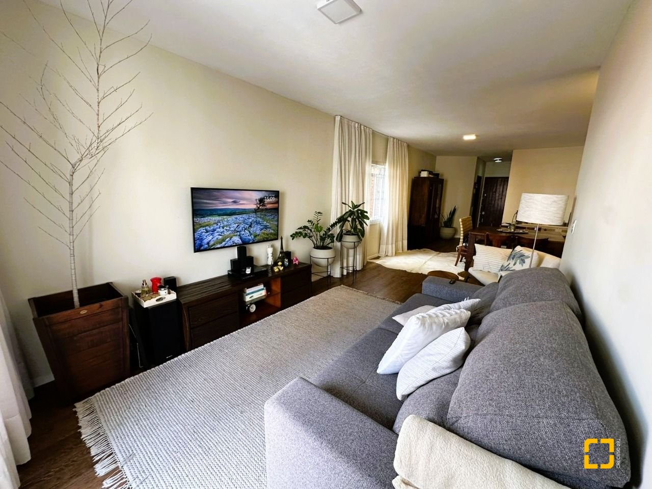Apartamento com 147m², 4 quartos (sendo 1 suíte), no bairro Coqueiros em Florianópolis