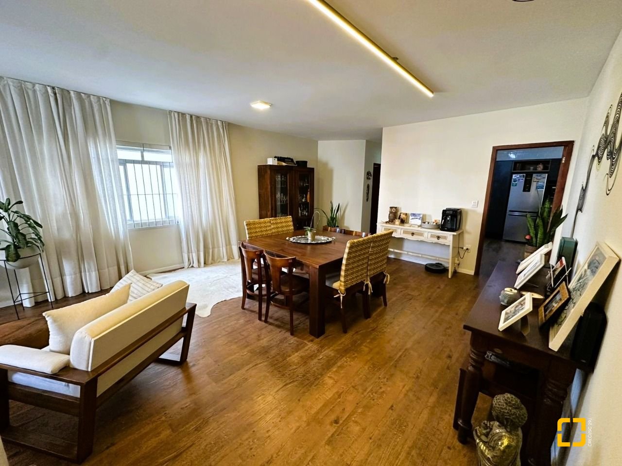 Apartamento com 147m², 4 quartos (sendo 1 suíte), no bairro Coqueiros em Florianópolis