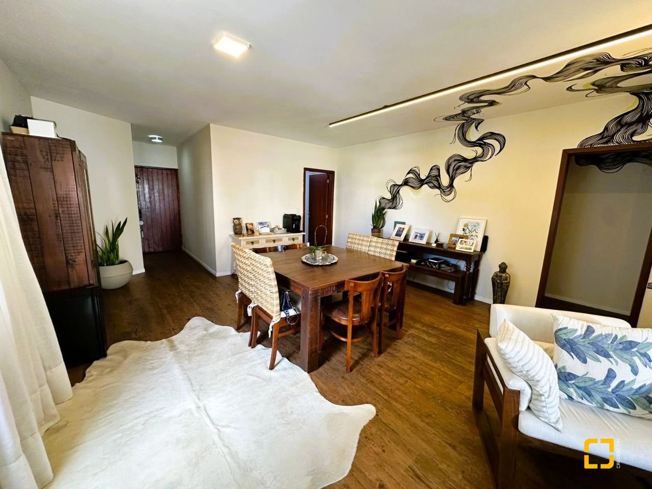 Apartamento com 147m², 4 quartos (sendo 1 suíte), no bairro Coqueiros em Florianópolis