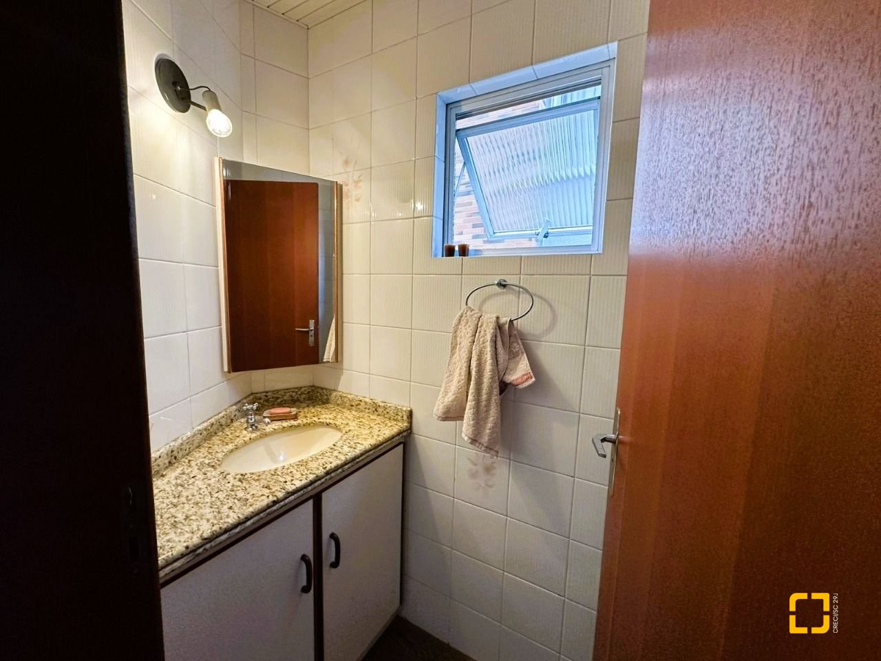 Apartamento com 147m², 4 quartos (sendo 1 suíte), no bairro Coqueiros em Florianópolis