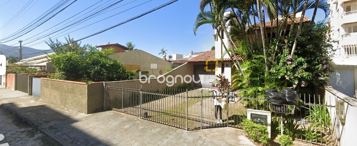 Terreno com 835m², no bairro Trindade em Florianópolis
