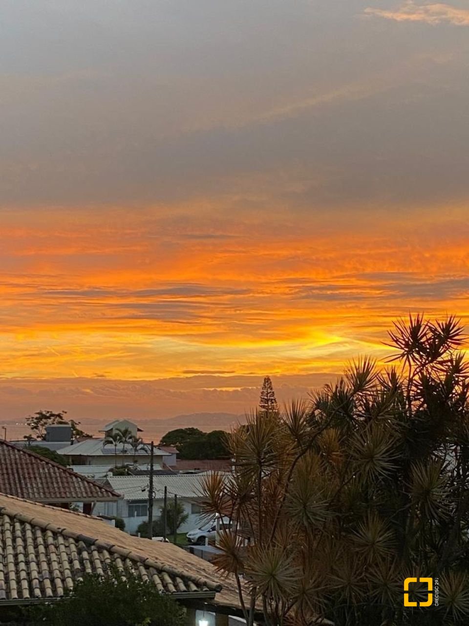 Casa com 228m², 4 quartos (sendo 1 suíte), 2 garagens, no bairro Sambaqui em Florianópolis