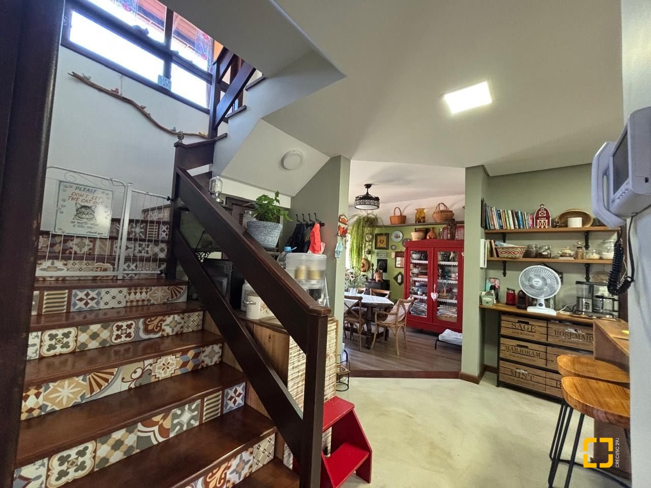 Casa com 228m², 4 quartos (sendo 1 suíte), 2 garagens, no bairro Sambaqui em Florianópolis