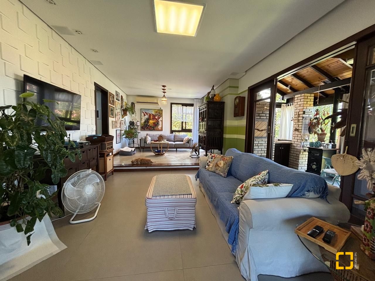 Casa com 228m², 4 quartos (sendo 1 suíte), 2 garagens, no bairro Sambaqui em Florianópolis