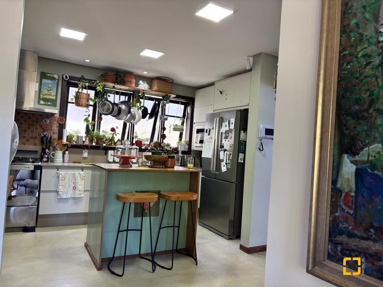 Casa com 228m², 4 quartos (sendo 1 suíte), 2 garagens, no bairro Sambaqui em Florianópolis