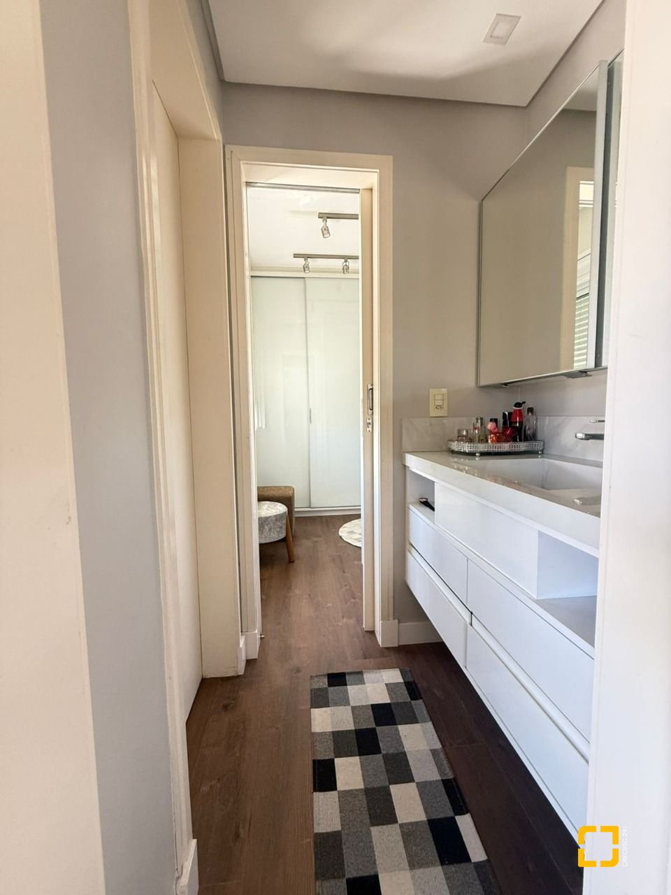 Cobertura com 152m², 5 quartos (sendo 2 suítes), 3 garagens, no bairro Estreito em Florianópolis