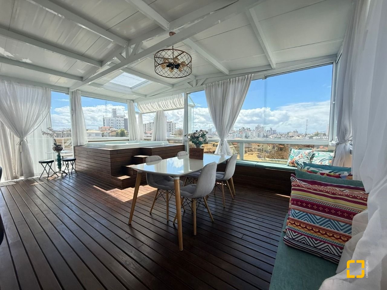 Cobertura com 152m², 5 quartos (sendo 2 suítes), 3 garagens, no bairro Estreito em Florianópolis