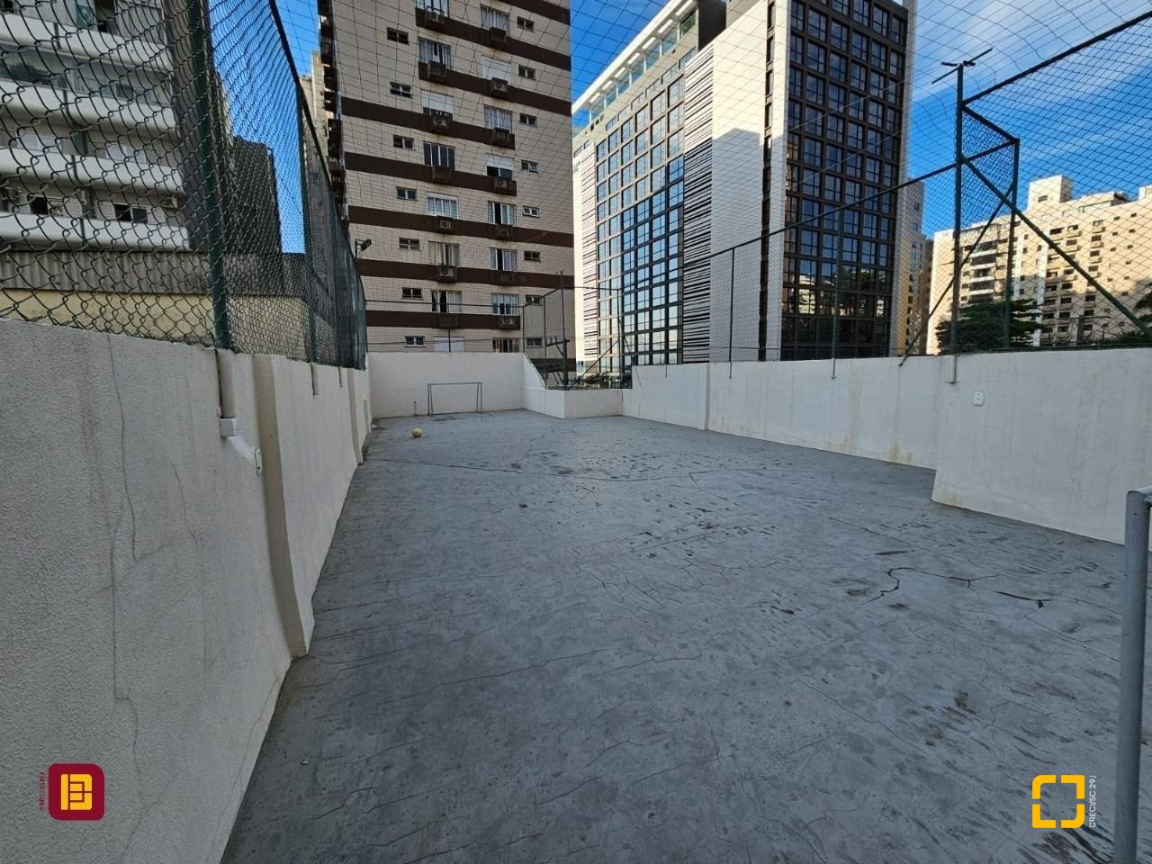 Apartamento com 104m², 6 quartos (sendo 3 suítes), 1 garagem, no bairro Centro em Florianópolis
