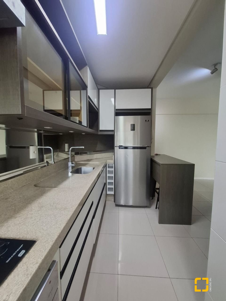 Apartamento com 65m², 3 quartos (sendo 1 suíte), 1 garagem, no bairro Estreito em Florianópolis
