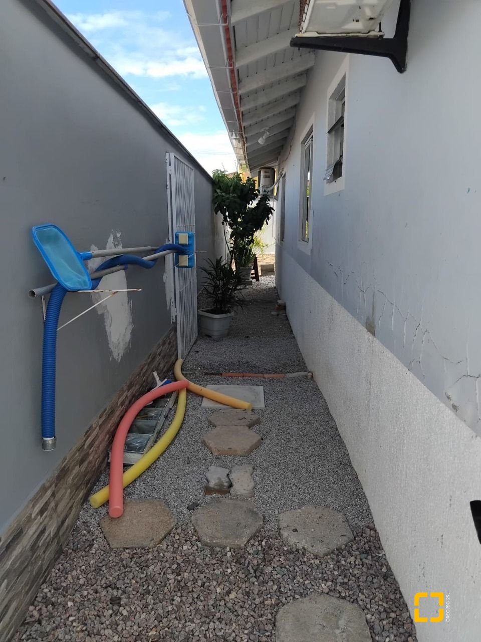 Casa com 130m², 4 quartos (sendo 1 suíte), 2 garagens, no bairro Rio Vermelho em Florianópolis