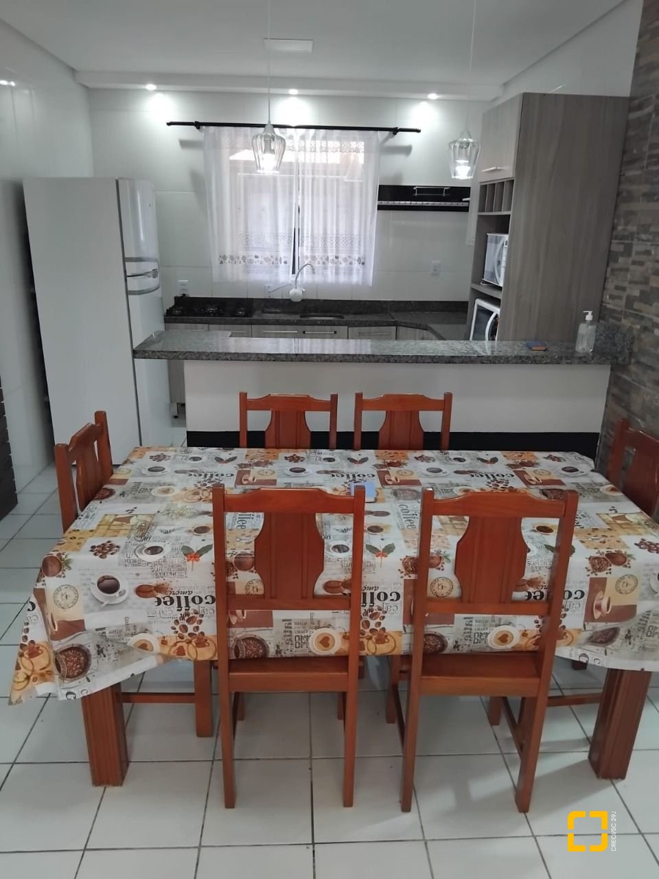 Casa com 130m², 4 quartos (sendo 1 suíte), 2 garagens, no bairro Rio Vermelho em Florianópolis