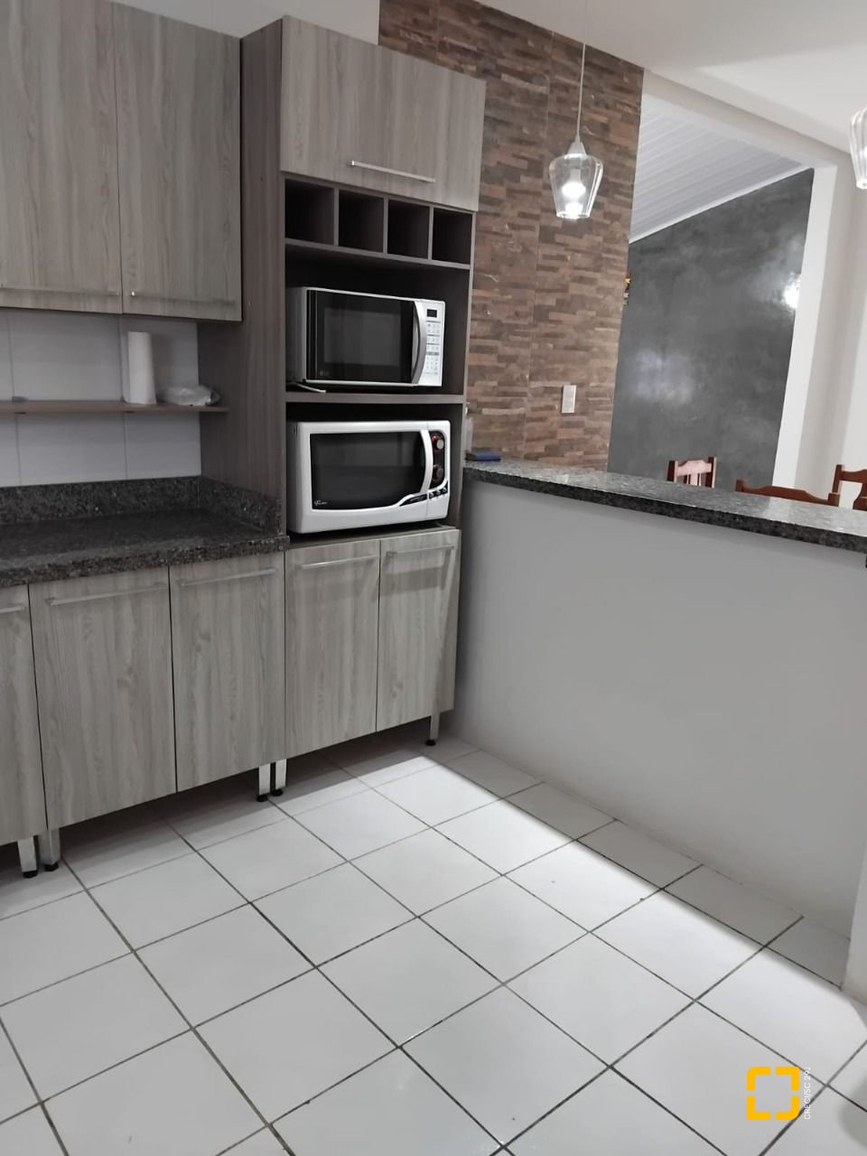 Casa com 130m², 4 quartos (sendo 1 suíte), 2 garagens, no bairro Rio Vermelho em Florianópolis