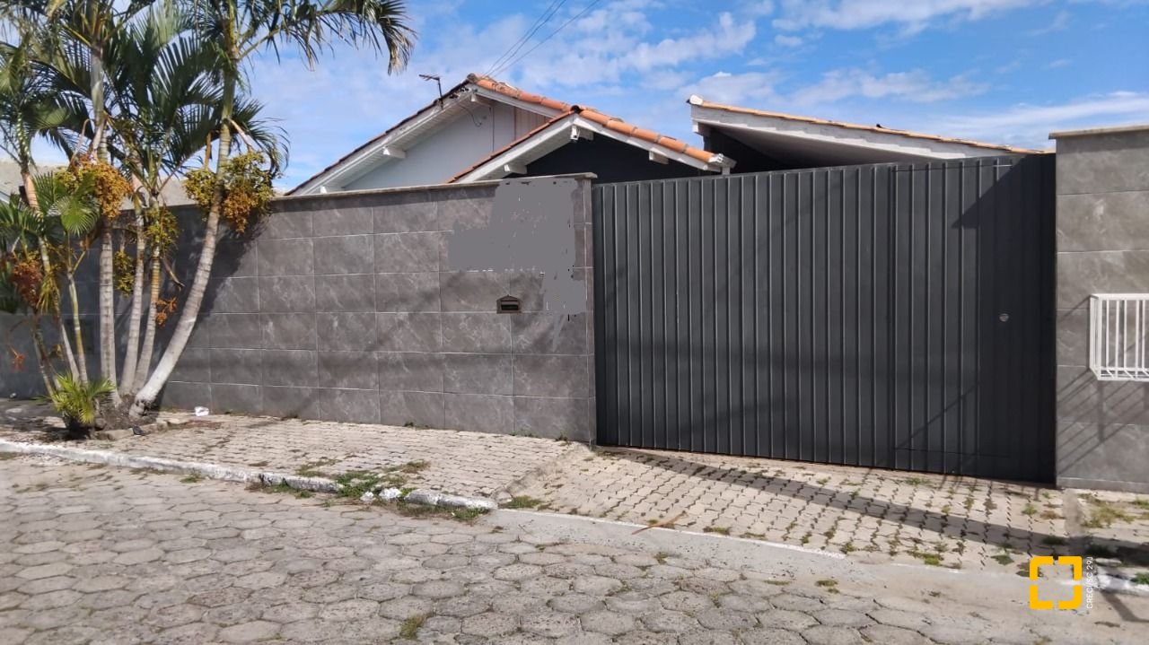 Casa com 130m², 4 quartos (sendo 1 suíte), 2 garagens, no bairro Rio Vermelho em Florianópolis