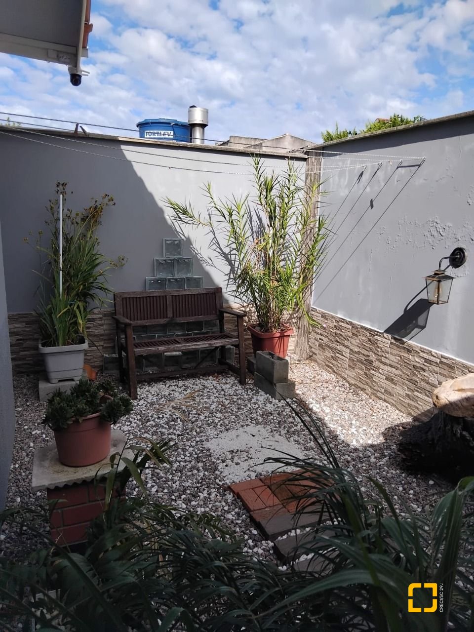 Casa com 130m², 4 quartos (sendo 1 suíte), 2 garagens, no bairro Rio Vermelho em Florianópolis