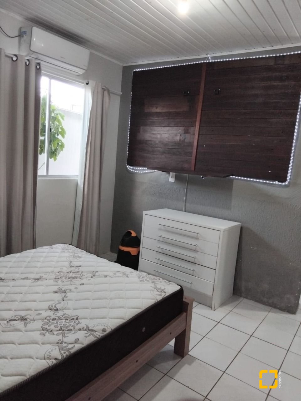 Casa com 130m², 4 quartos (sendo 1 suíte), 2 garagens, no bairro Rio Vermelho em Florianópolis