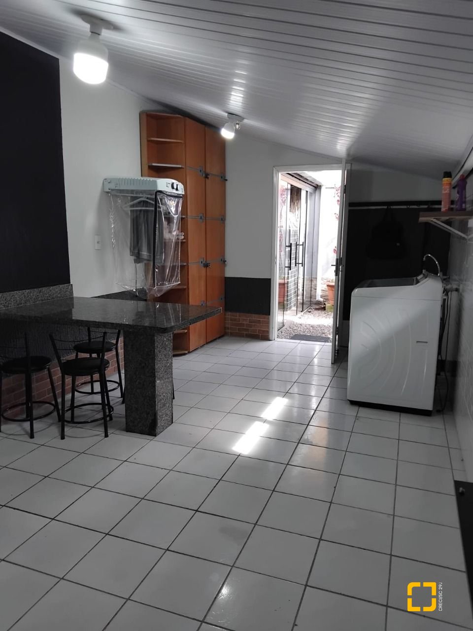 Casa com 130m², 4 quartos (sendo 1 suíte), 2 garagens, no bairro Rio Vermelho em Florianópolis