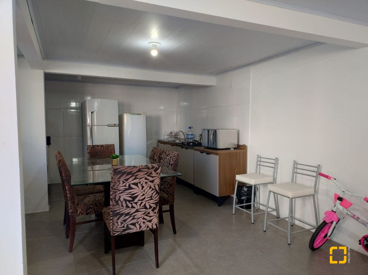Casa com 330m², 8 quartos (sendo 3 suítes), 2 garagens, no bairro Santinho em Florianópolis