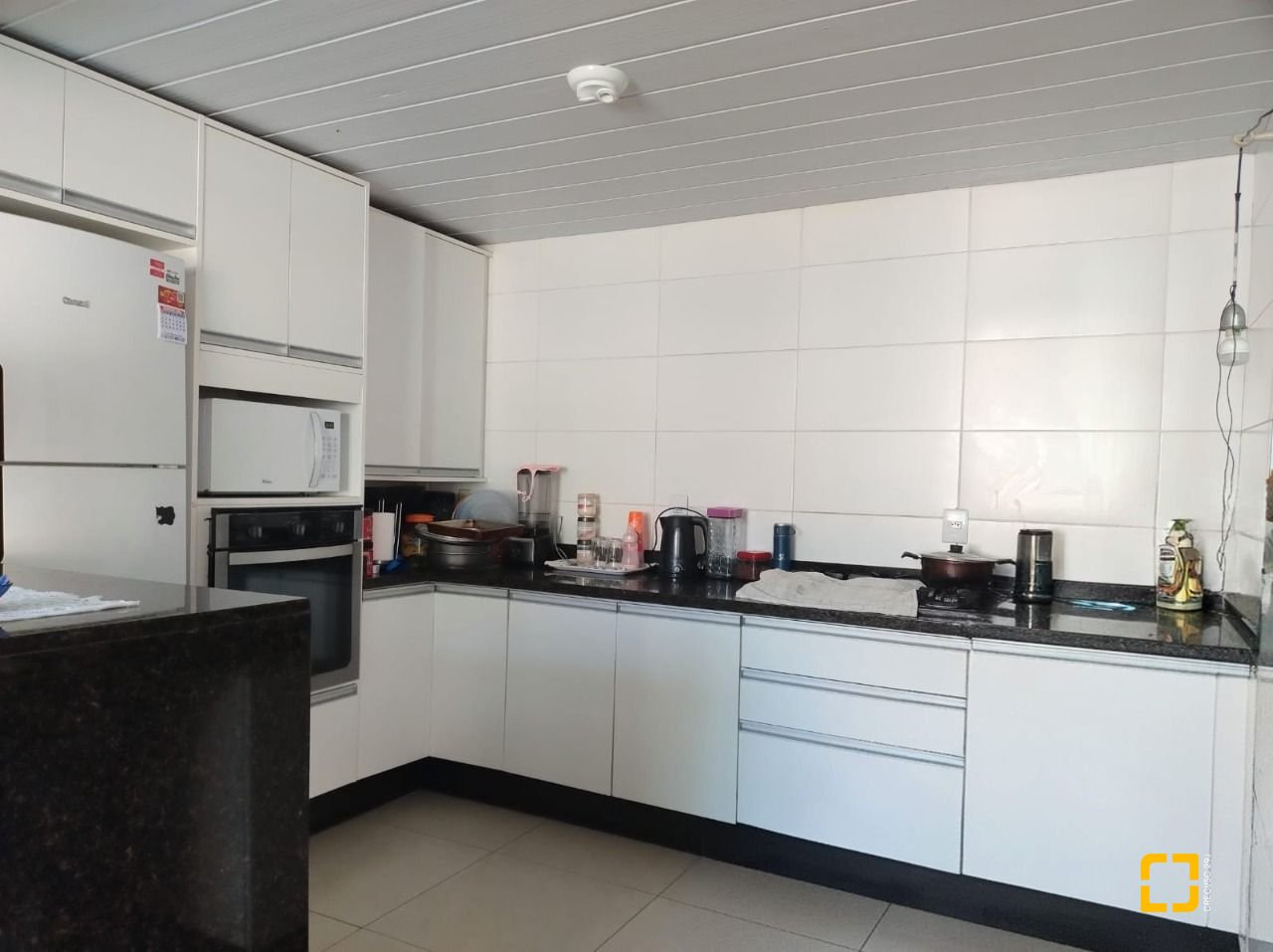 Casa com 330m², 8 quartos (sendo 3 suítes), 2 garagens, no bairro Santinho em Florianópolis