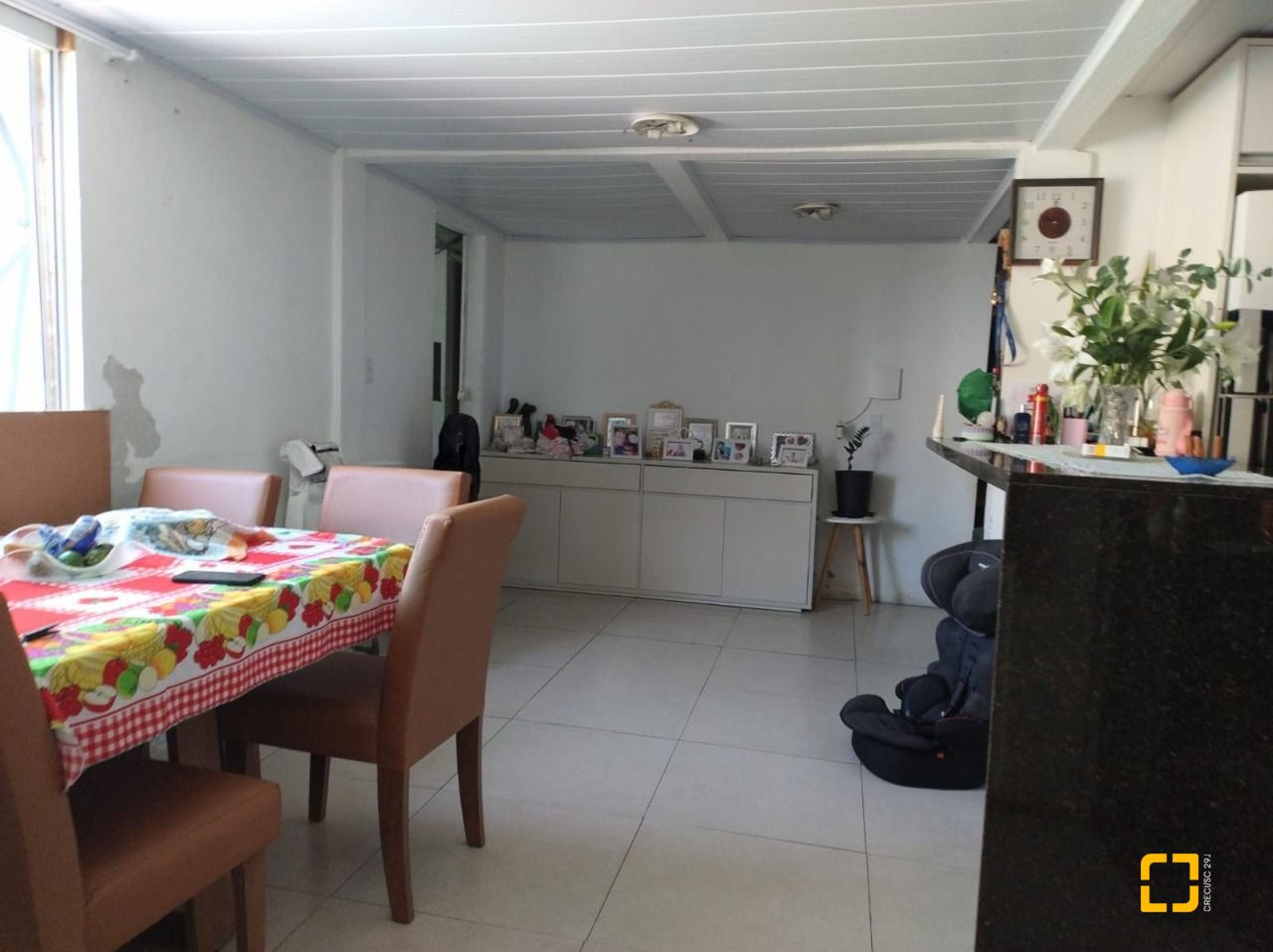 Casa com 330m², 8 quartos (sendo 3 suítes), 2 garagens, no bairro Santinho em Florianópolis