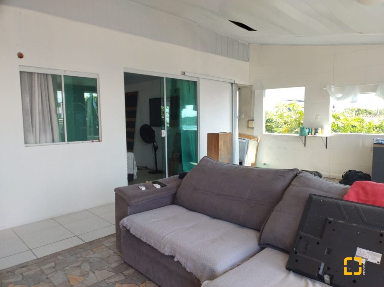 Casa com 330m², 8 quartos (sendo 3 suítes), 2 garagens, no bairro Santinho em Florianópolis