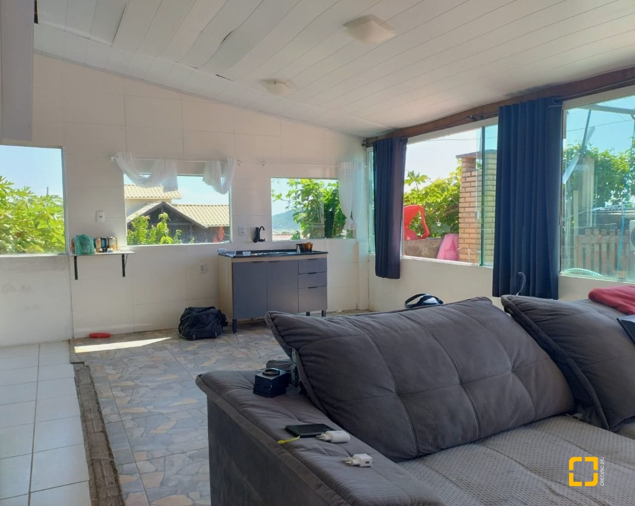 Casa com 330m², 8 quartos (sendo 3 suítes), 2 garagens, no bairro Santinho em Florianópolis