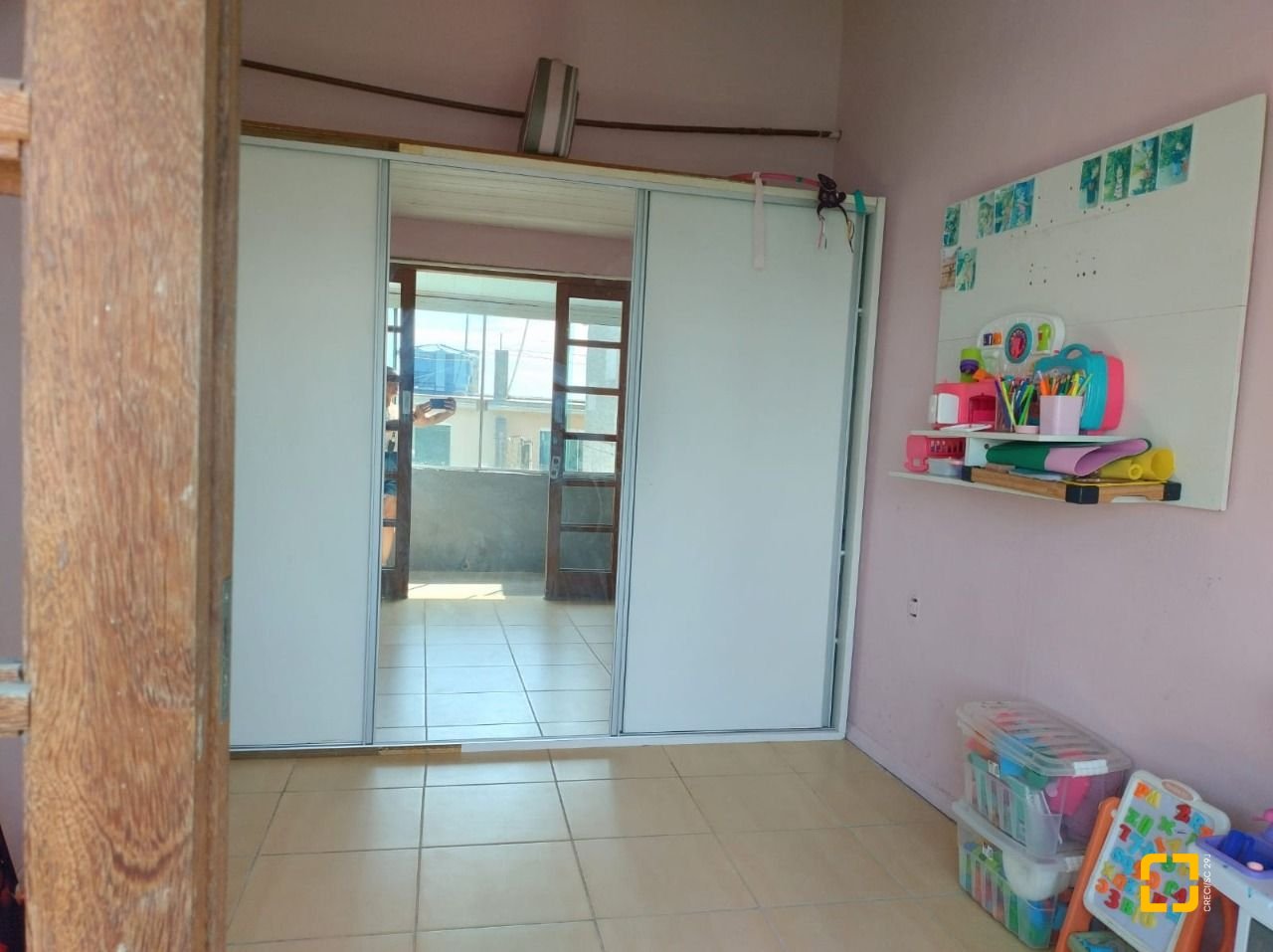 Casa com 330m², 8 quartos (sendo 3 suítes), 2 garagens, no bairro Santinho em Florianópolis