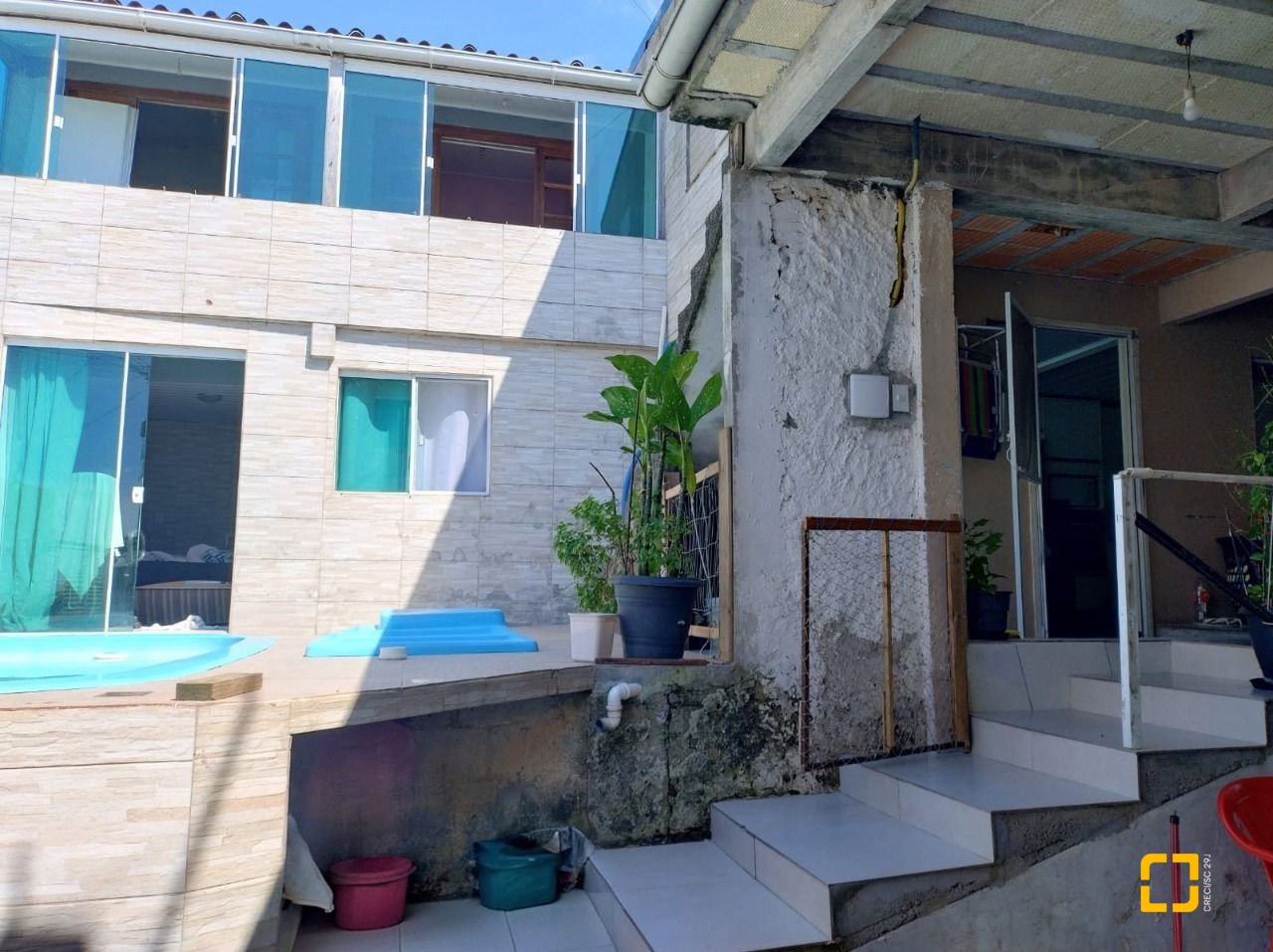 Casa com 330m², 8 quartos (sendo 3 suítes), 2 garagens, no bairro Santinho em Florianópolis