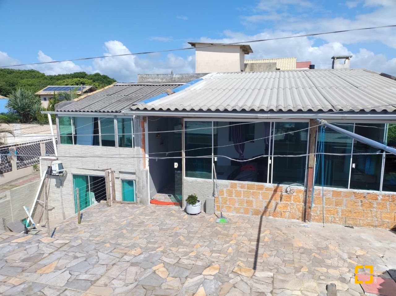 Casa com 330m², 8 quartos (sendo 3 suítes), 2 garagens, no bairro Santinho em Florianópolis