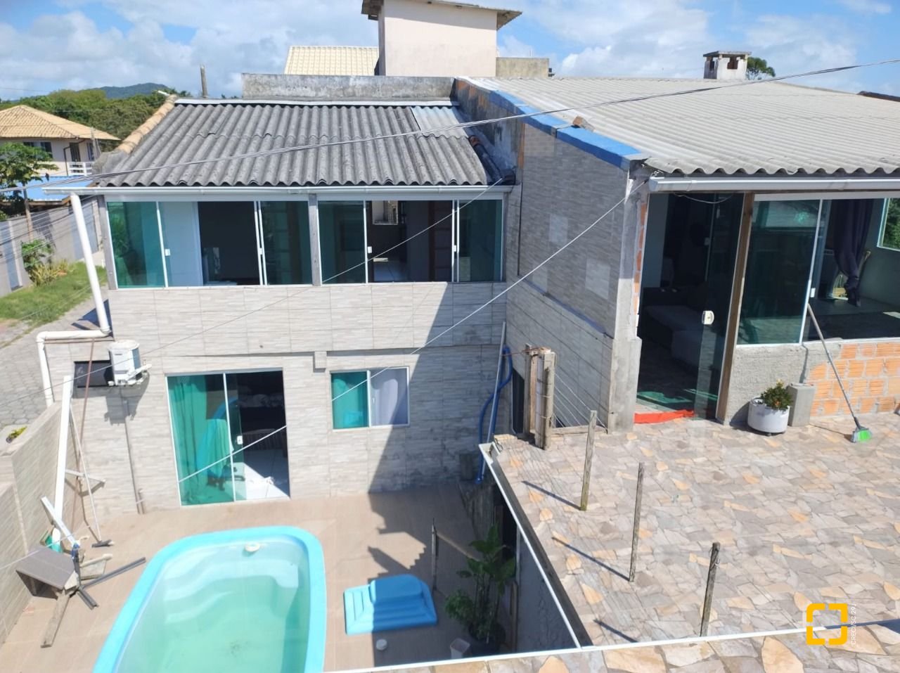 Casa com 330m², 8 quartos (sendo 3 suítes), 2 garagens, no bairro Santinho em Florianópolis