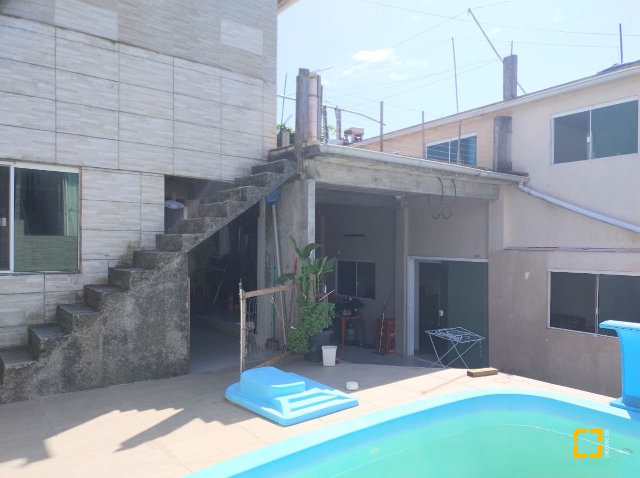 Casa com 330m², 8 quartos (sendo 3 suítes), 2 garagens, no bairro Santinho em Florianópolis