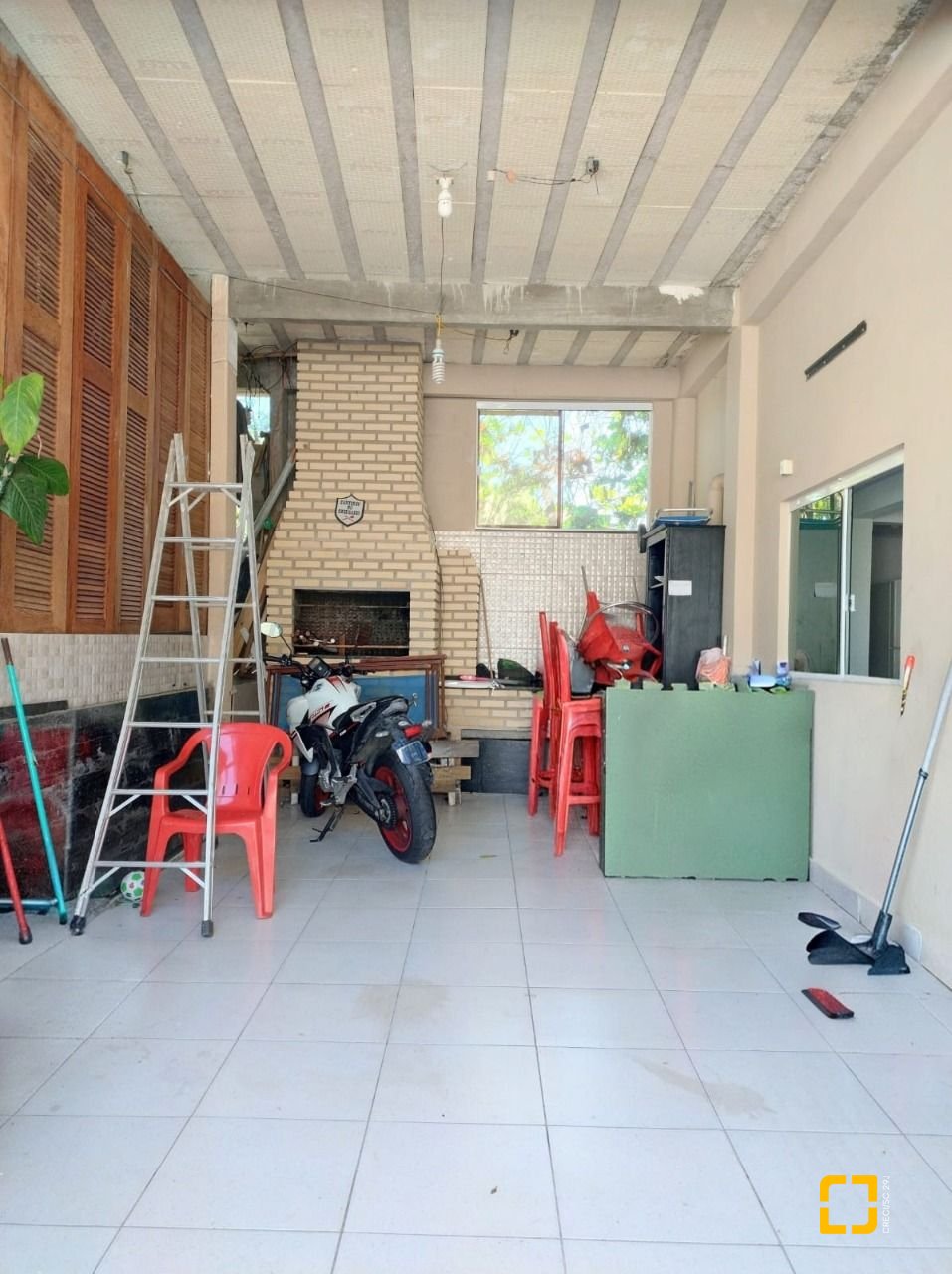Casa com 330m², 8 quartos (sendo 3 suítes), 2 garagens, no bairro Santinho em Florianópolis