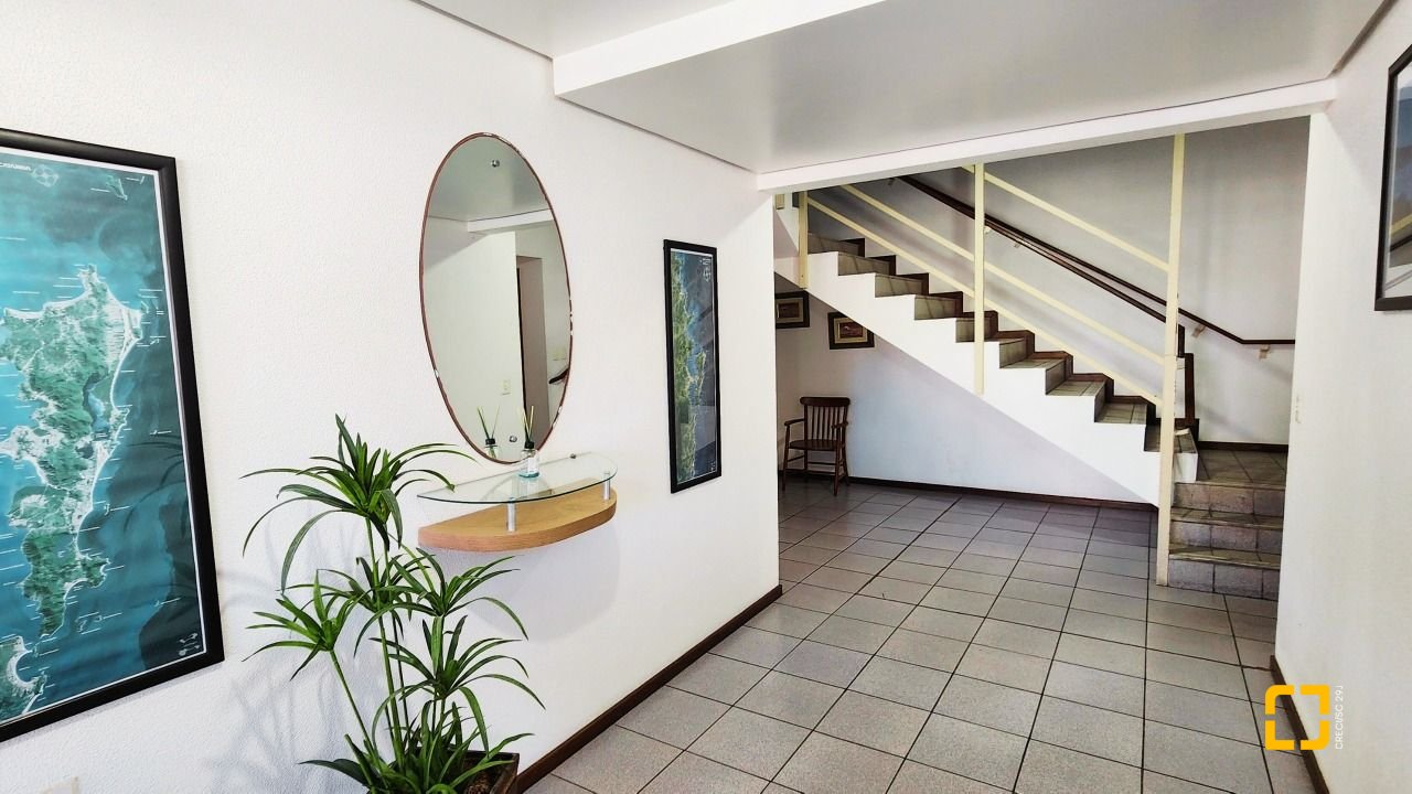Apartamento com 74m², 2 quartos, 1 garagem, no bairro Barra da Lagoa em Florianópolis