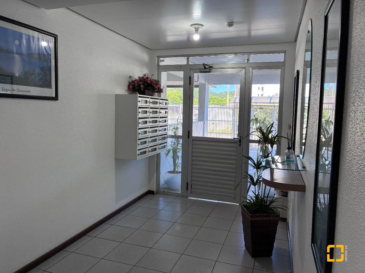 Apartamento com 74m², 2 quartos, 1 garagem, no bairro Barra da Lagoa em Florianópolis