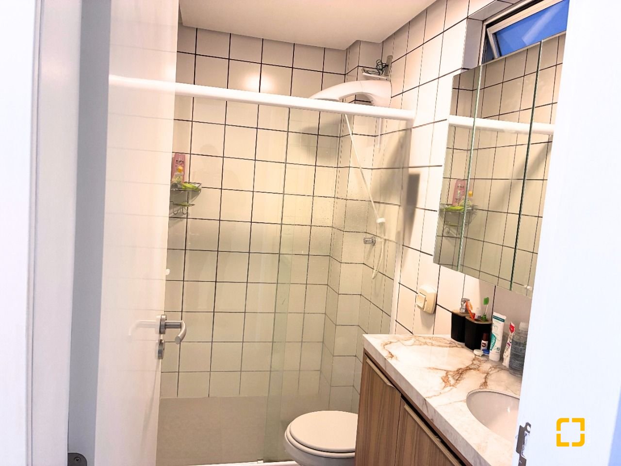 Apartamento com 74m², 2 quartos, 1 garagem, no bairro Barra da Lagoa em Florianópolis